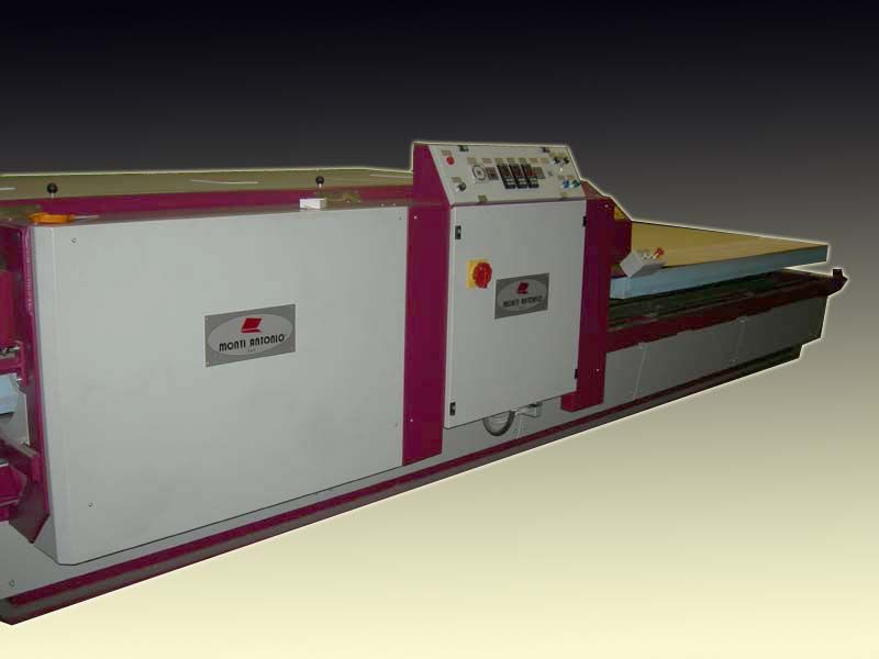 Широкоформатный плоттер МIMAKI JV-4 для печати сублимационных полуфабрикатов.